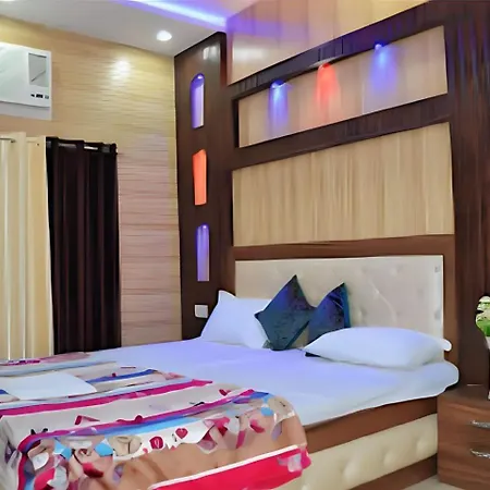 Taj Square A Luxurious Family Homestay Agra  Exterior photo
