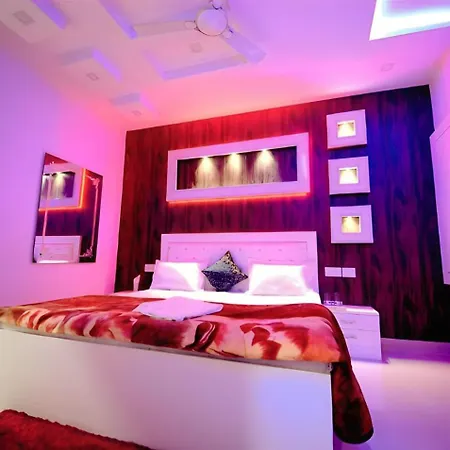 Taj Square A Luxurious Family Homestay Agra  Exterior photo