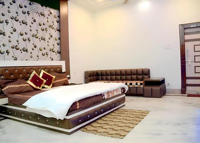 Taj Square A Luxurious Family Homestay