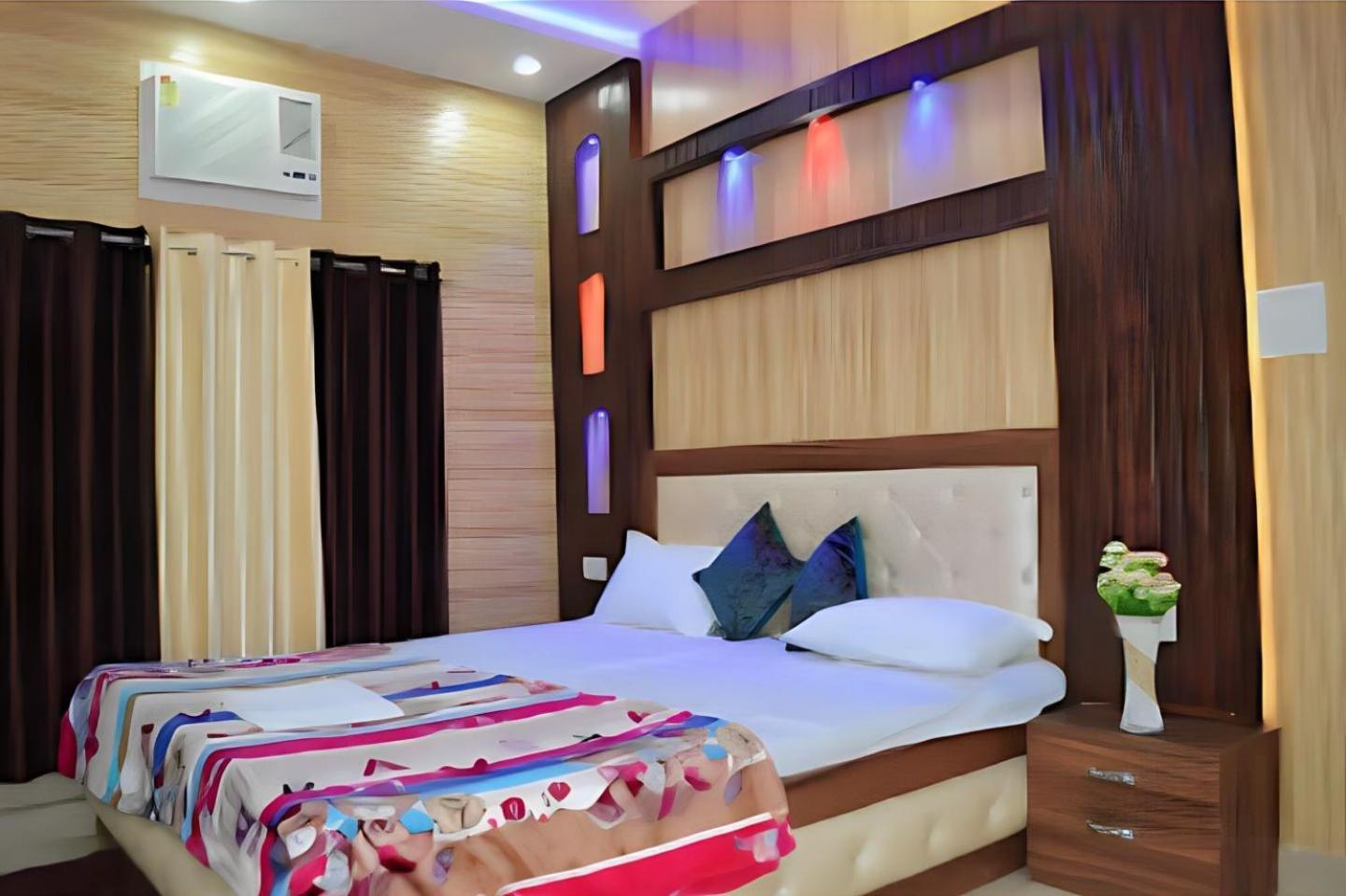 Taj Square A Luxurious Family Agra (Uttar Pradesh)